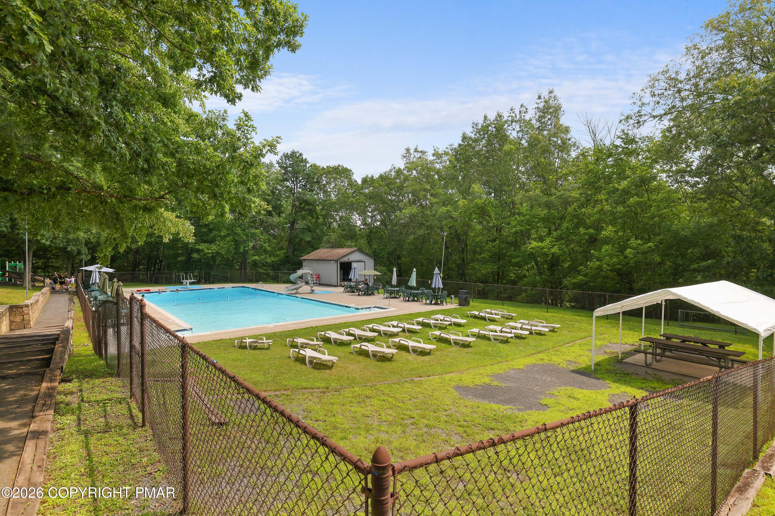 1095 Deer Run East Bushkill, PA 18324 - Photo 39 of 40 39-RBPH7594