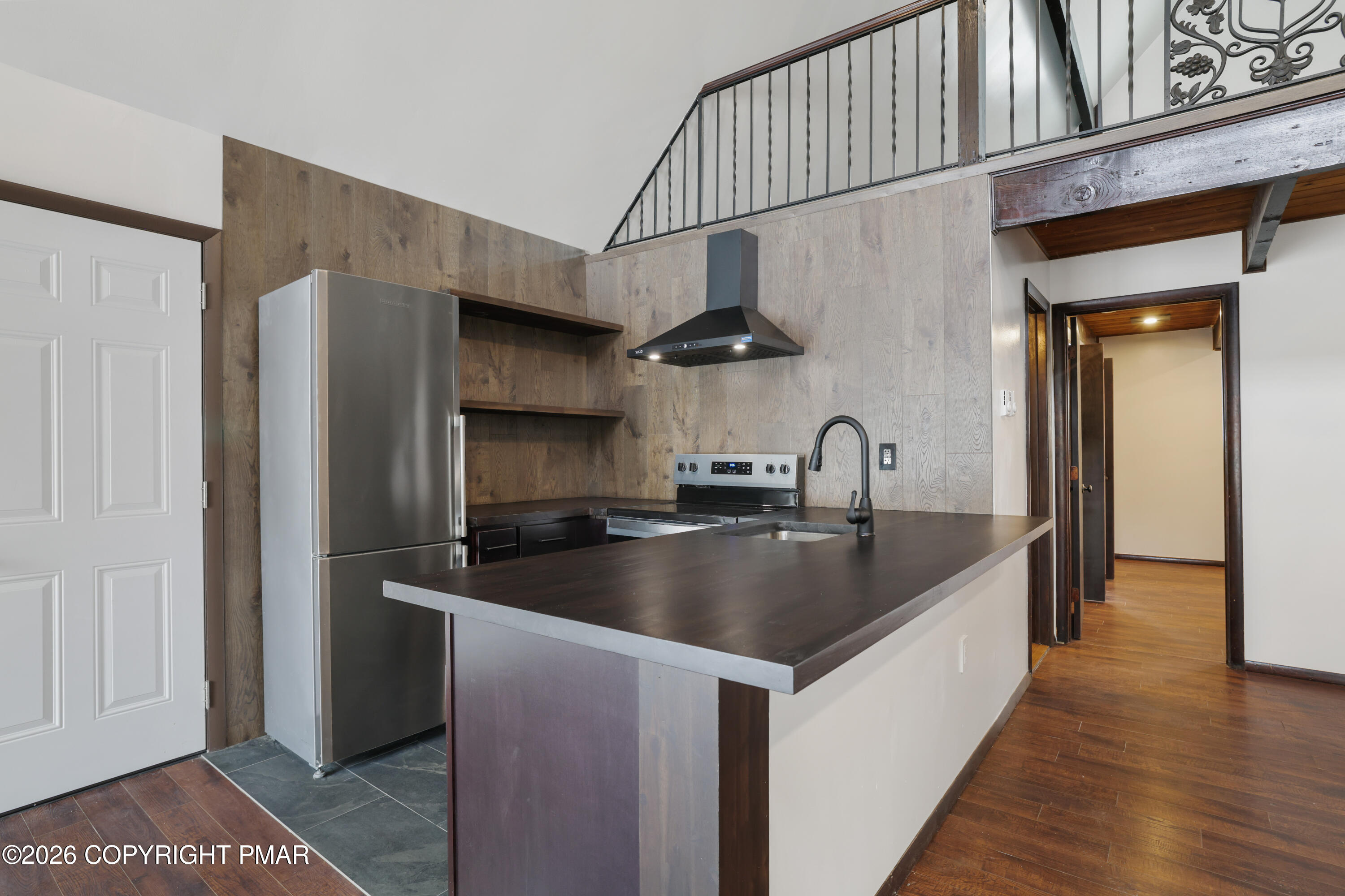 1095 Deer Run East Bushkill, PA 18324 - Photo 4 of 40 24-RBP52154