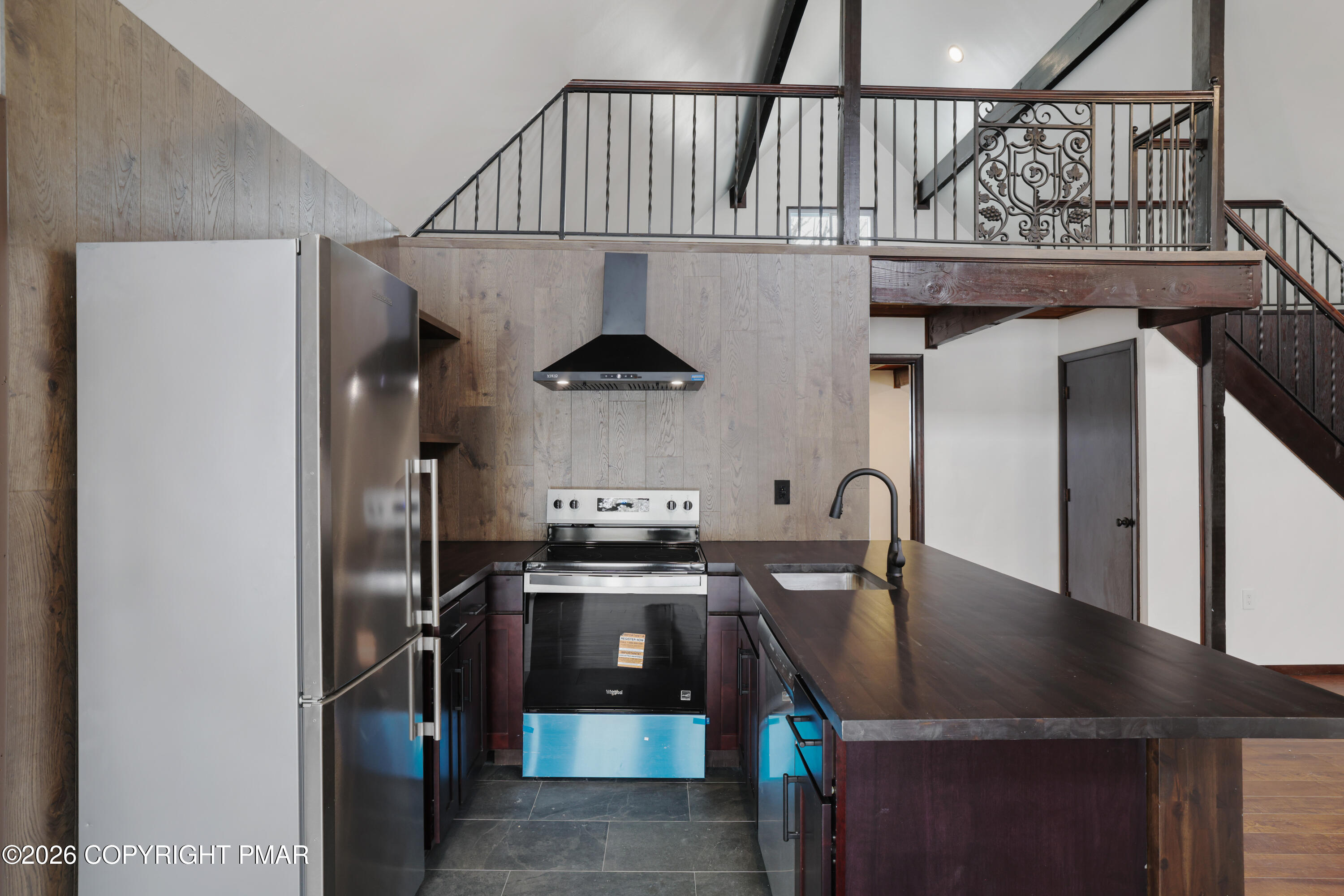 1095 Deer Run East Bushkill, PA 18324 - Photo 6 of 40 26-RBP52139