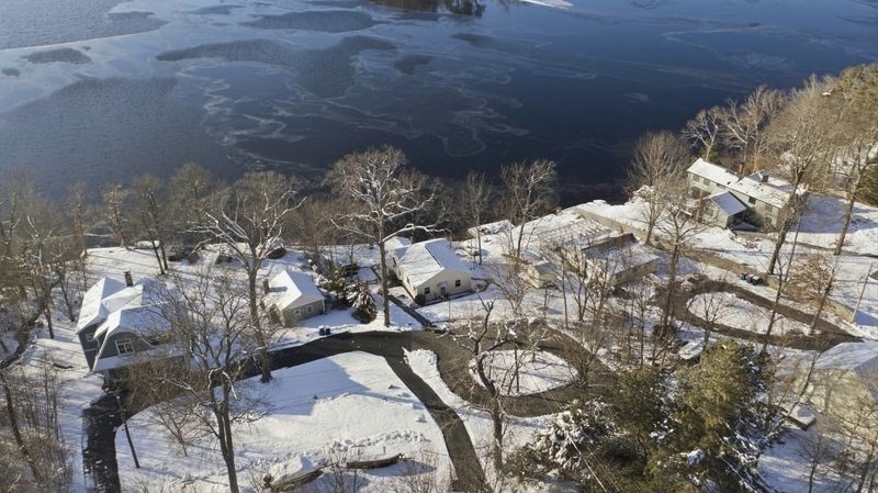 131 Hemlock Shores Road Lakeville, MA 02347 - Photo 2 of 25