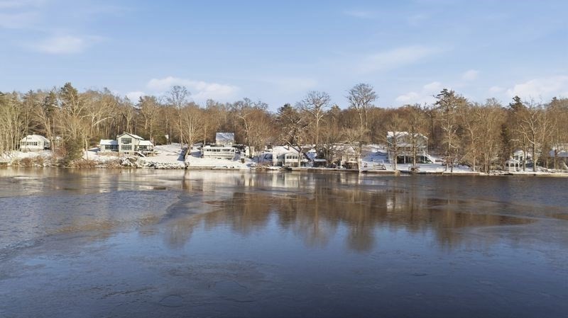 131 Hemlock Shores Road Lakeville, MA 02347 - Photo 7 of 26