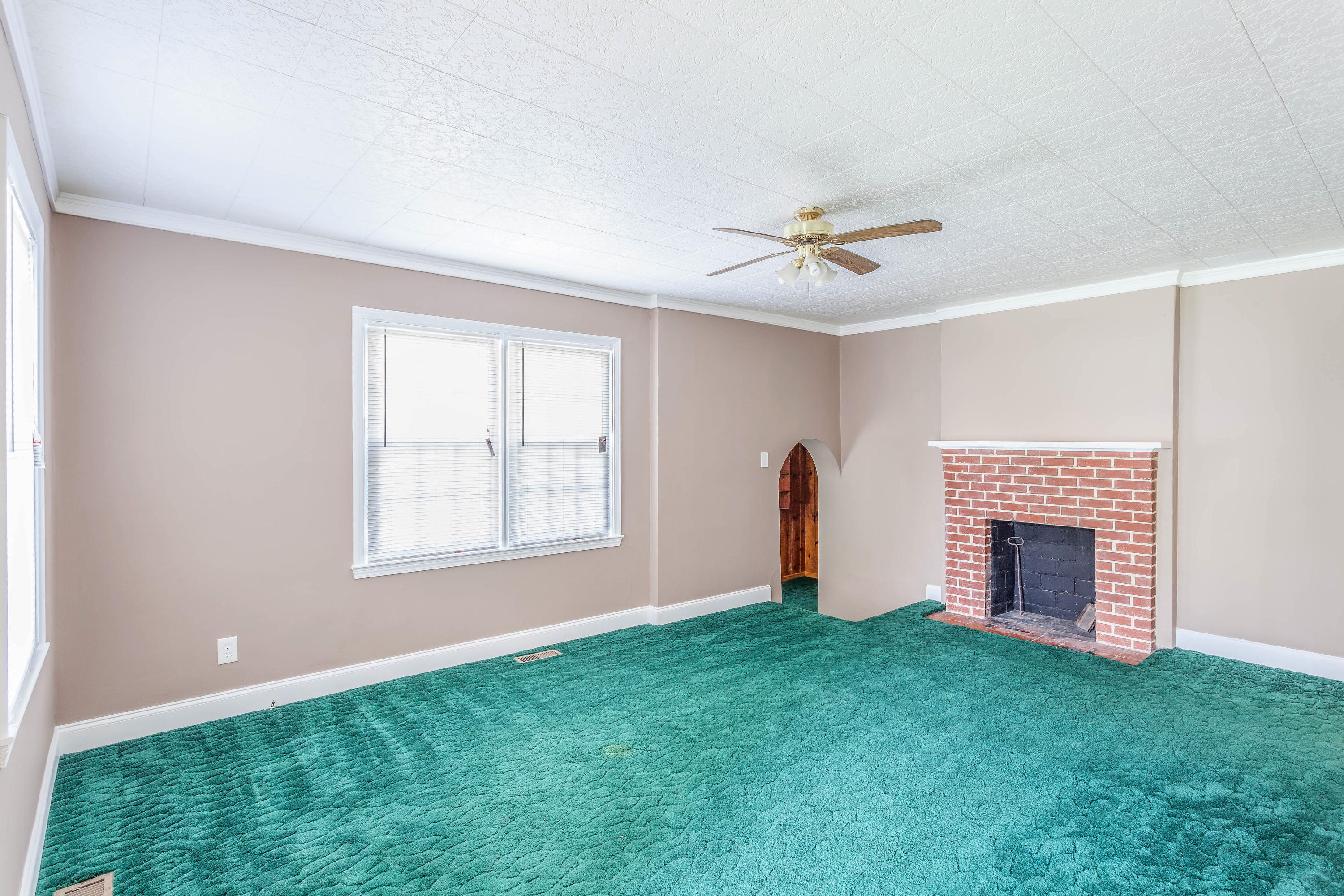 802 South Moore Road East Ridge, TN 37412 - Photo 3 of 16 Living Room