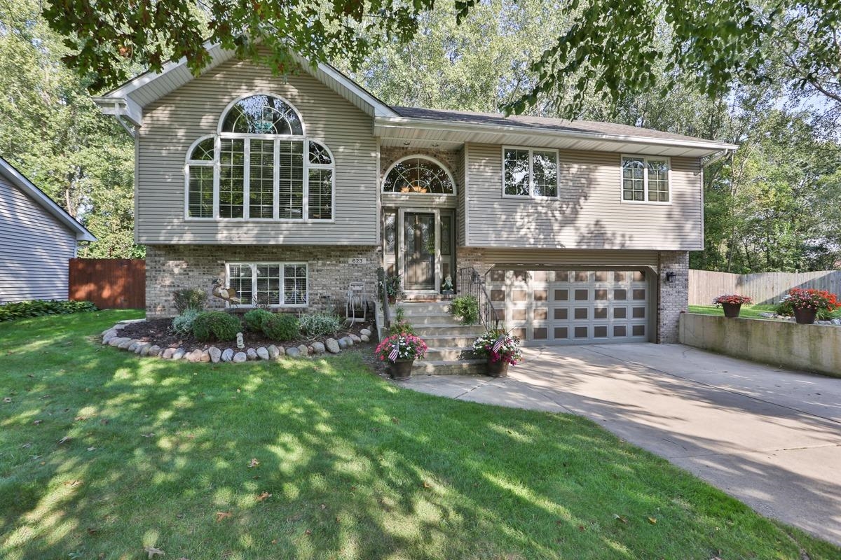 623 Canterbury Road Griffith, IN 46319 - Photo 1 of 10 1200x800