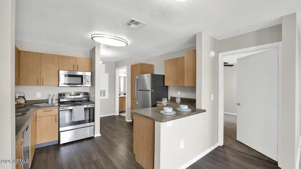 $1,834 | 5611 South 32nd Street, Unit 3, Phoenix, AZ 85040