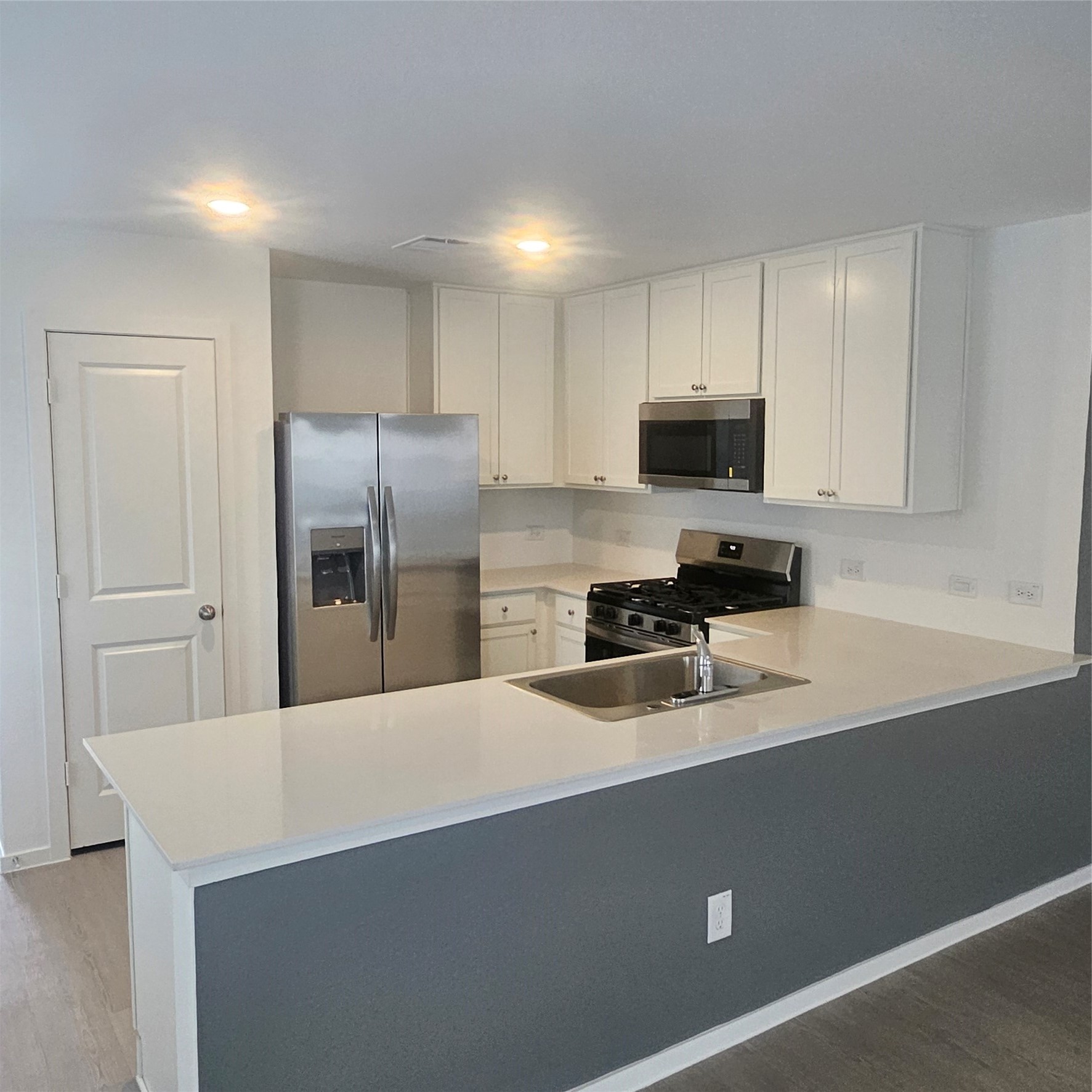 2107 Mosaic Vly Court Angleton, TX 77515 - Photo 2 of 9
