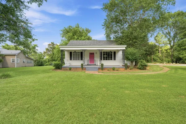 $299,900 | 215 Magnolia Drive, Raleigh, MS 39153