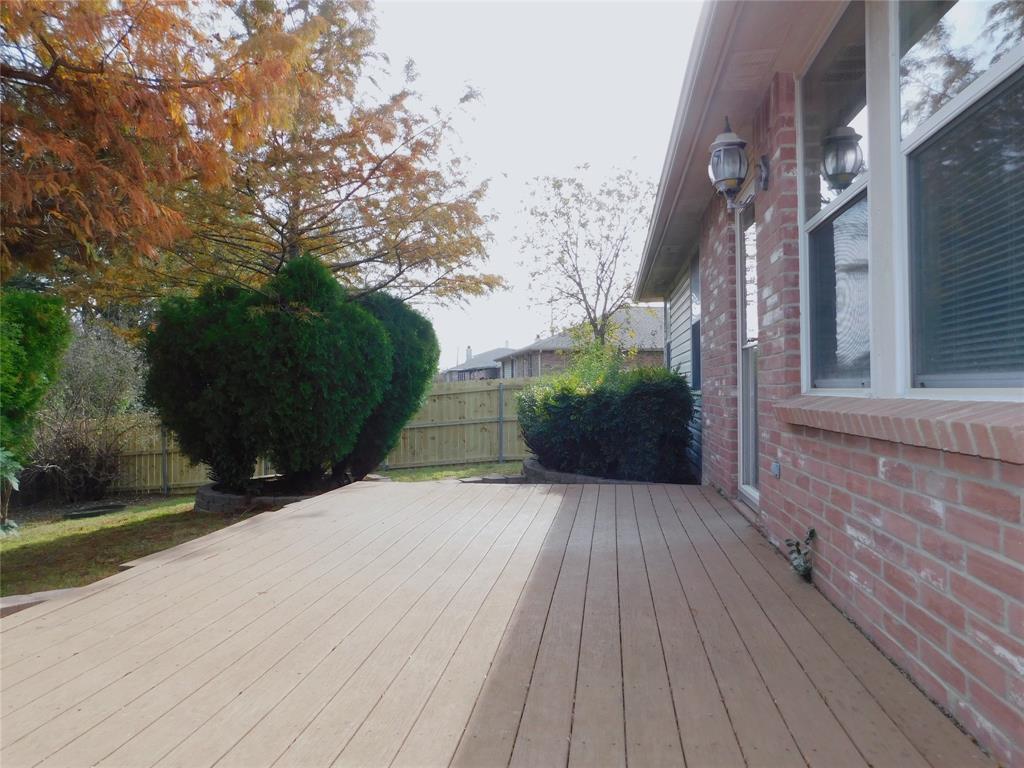 5721 Thoroughbred Trail Denton, TX 76210 - Photo 20 of 24 a view of a backyard of the house