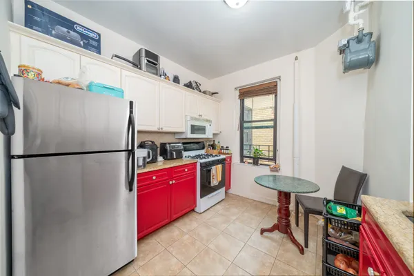 $625,000 | 371 Fort Washington Avenue, Unit 6C | Hudson Heights
