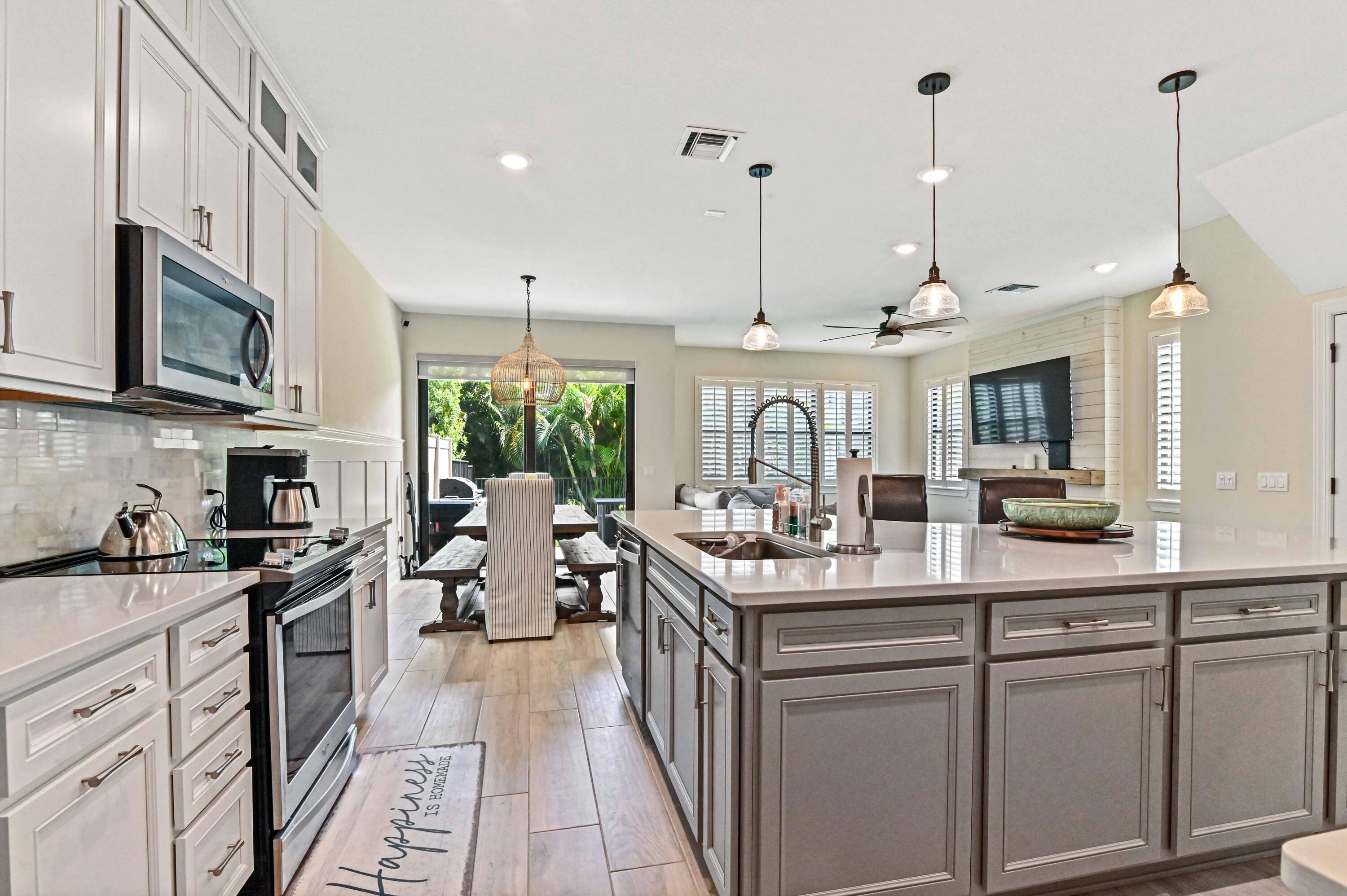 8282 Cadre Noir Road Lake Worth, FL 33467 - Photo 11 of 34 11 Kitchen 04