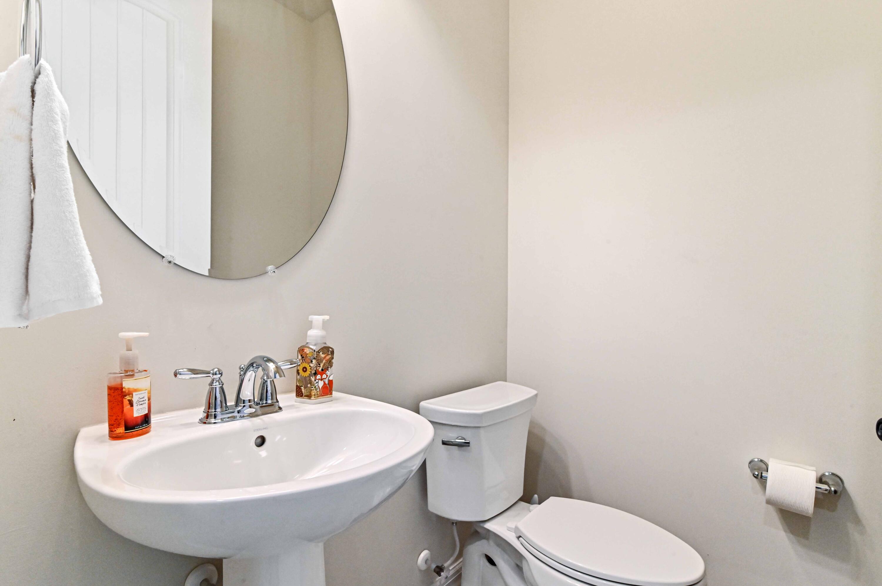 8282 Cadre Noir Road Lake Worth, FL 33467 - Photo 13 of 34 13 Bathroom 01