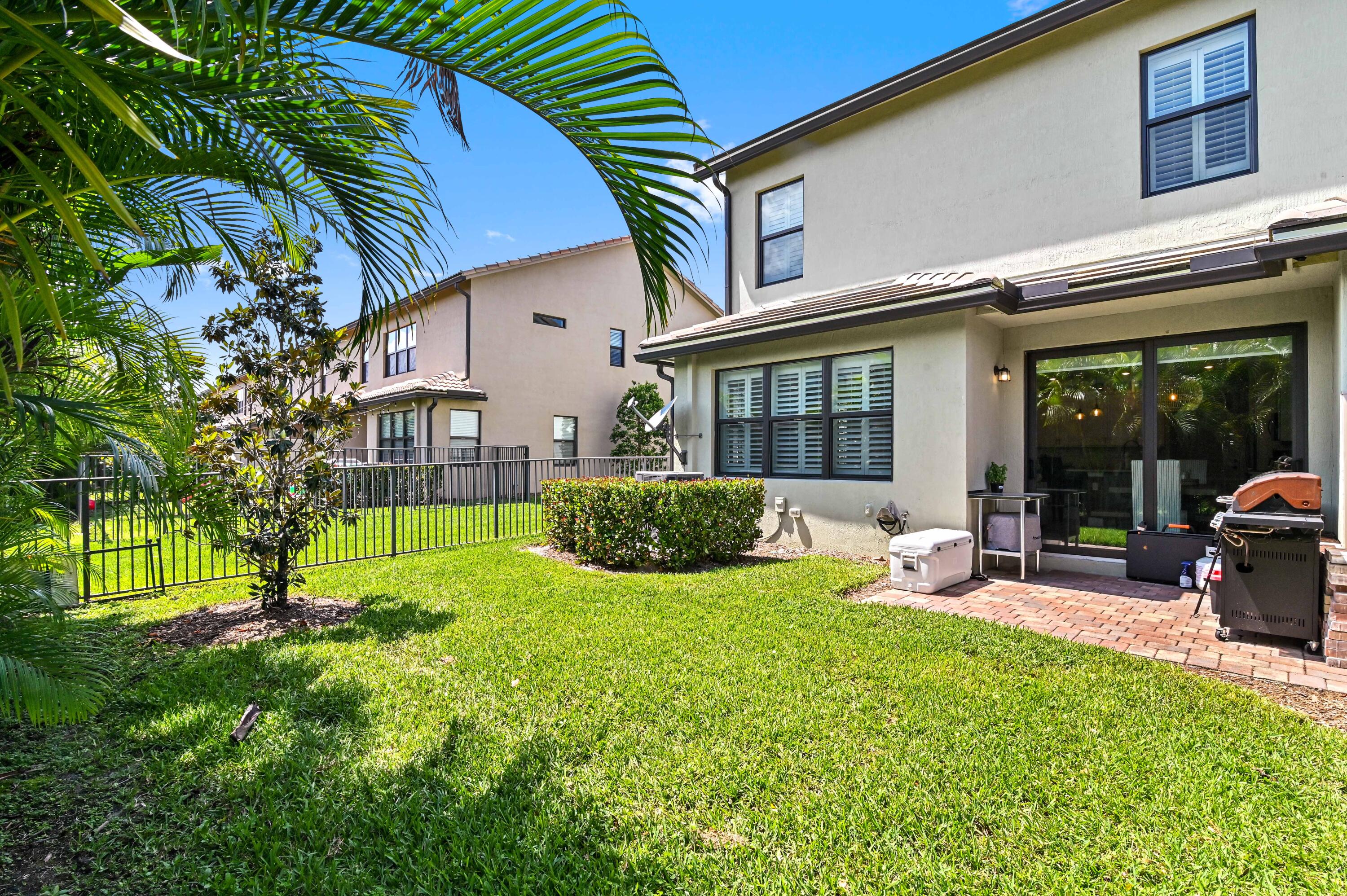 8282 Cadre Noir Road Lake Worth, FL 33467 - Photo 26 of 34 26 Rear 01