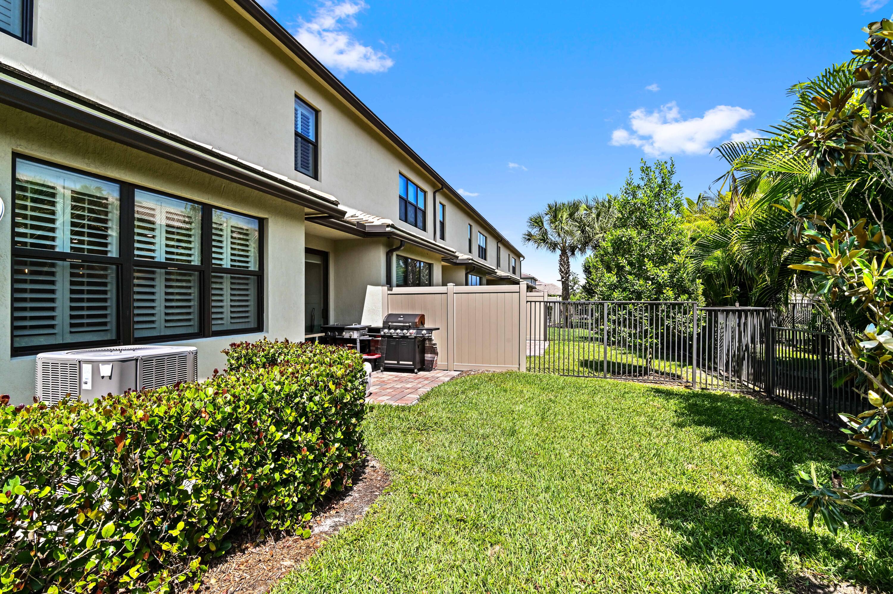 8282 Cadre Noir Road Lake Worth, FL 33467 - Photo 27 of 34 27 Rear 02