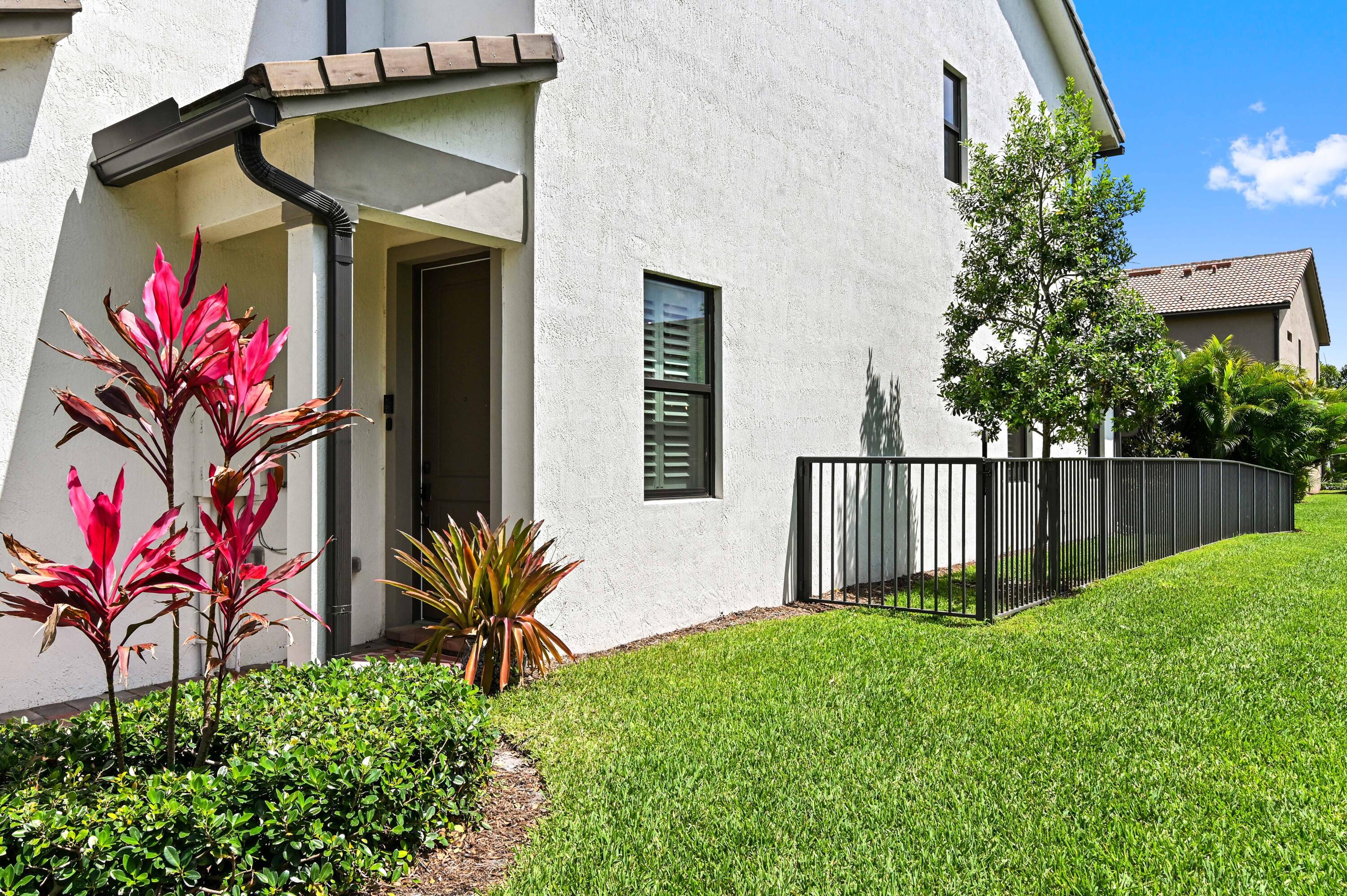 8282 Cadre Noir Road Lake Worth, FL 33467 - Photo 4 of 34 04 Front 04