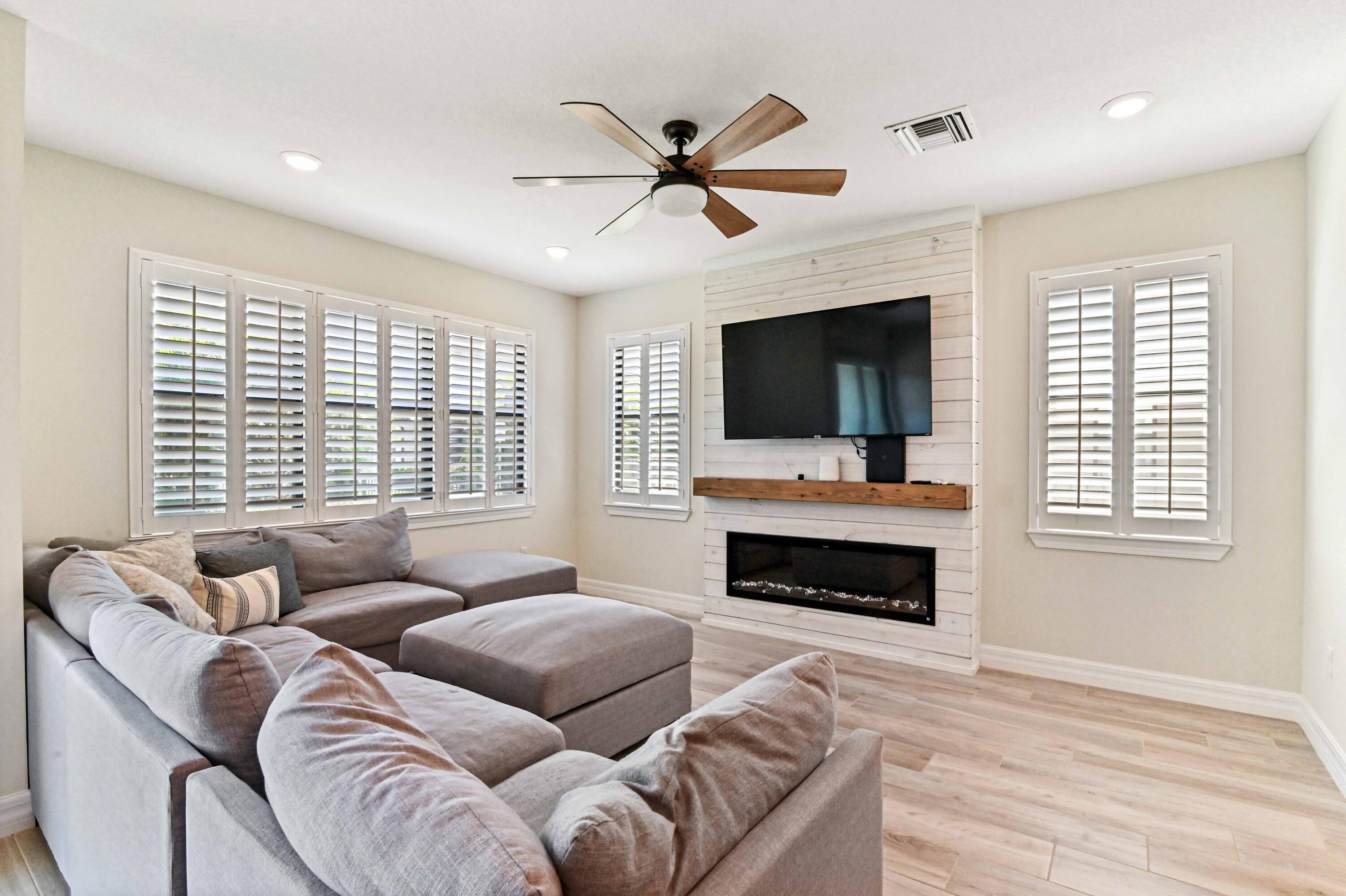 8282 Cadre Noir Road Lake Worth, FL 33467 - Photo 6 of 34 06 Living room 02
