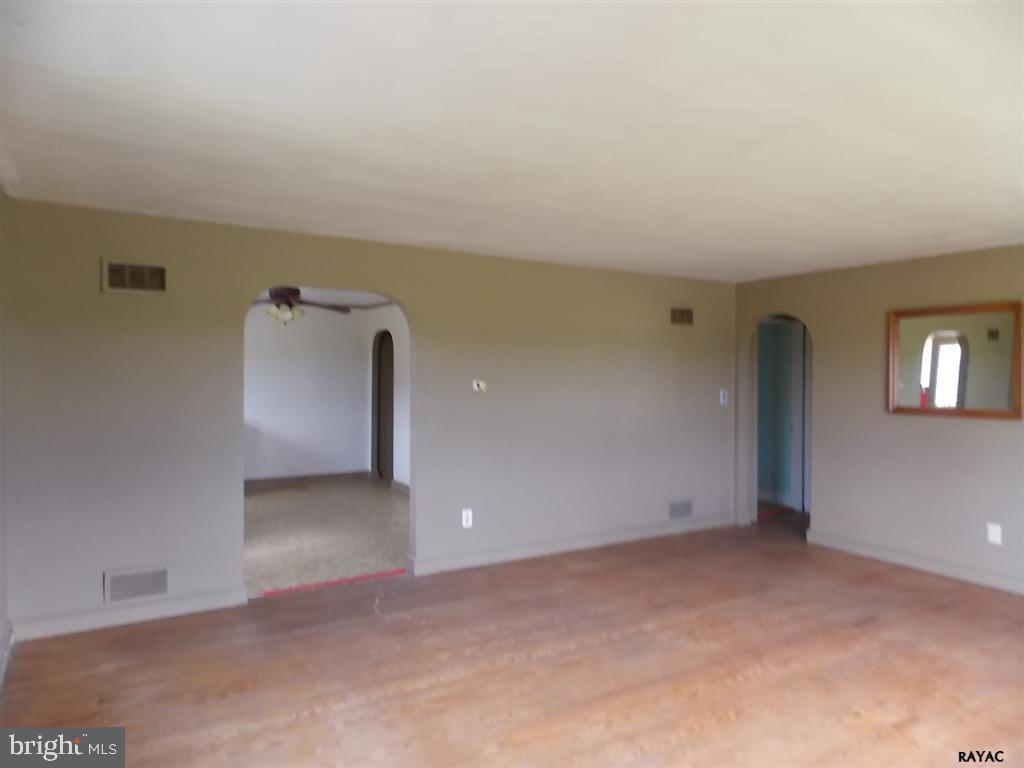1240 East Canal Road Dover, PA 17315 - Photo 7 of 24 Gallery Image 7