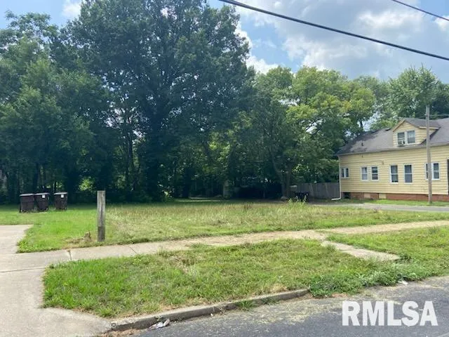 $5,000 | 710 West Armstrong Avenue, Peoria, IL 61606