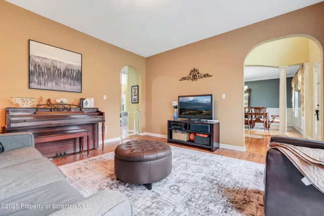 $739,000 | 708 Clover Lane, Moscow, PA 18444