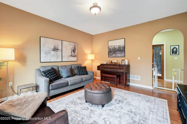 $739,000 | 708 Clover Lane, Moscow, PA 18444