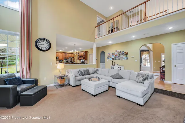 $739,000 | 708 Clover Lane, Moscow, PA 18444