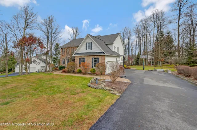 $739,000 | 708 Clover Lane, Moscow, PA 18444