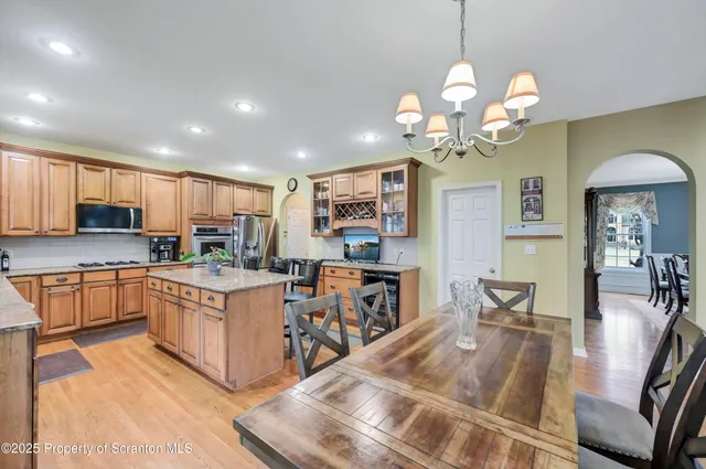 $739,000 | 708 Clover Lane, Moscow, PA 18444