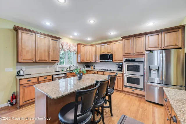 $739,000 | 708 Clover Lane, Moscow, PA 18444