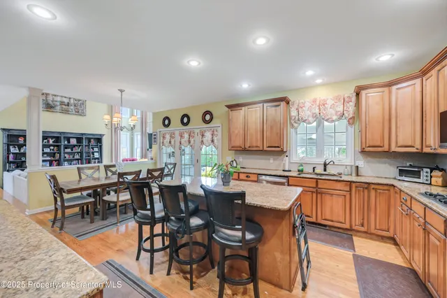 $739,000 | 708 Clover Lane, Moscow, PA 18444