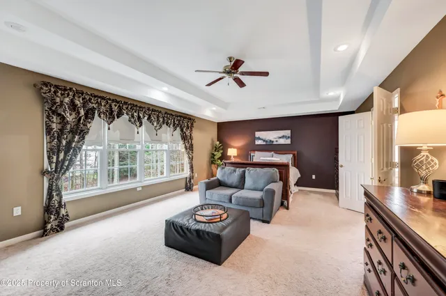 $739,000 | 708 Clover Lane, Moscow, PA 18444