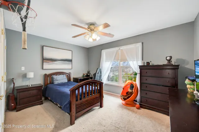 $739,000 | 708 Clover Lane, Moscow, PA 18444