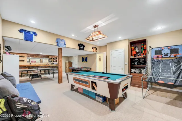 $739,000 | 708 Clover Lane, Moscow, PA 18444