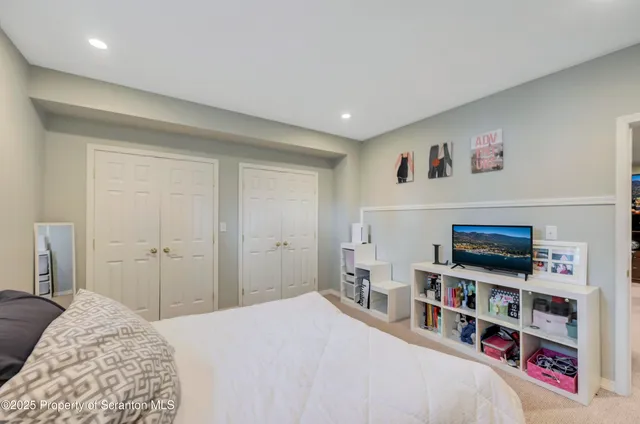 $739,000 | 708 Clover Lane, Moscow, PA 18444