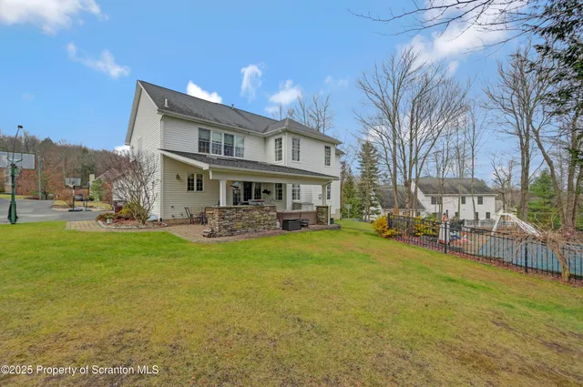 $739,000 | 708 Clover Lane, Moscow, PA 18444