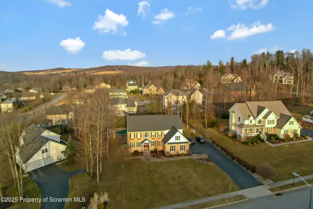 $739,000 | 708 Clover Lane, Moscow, PA 18444