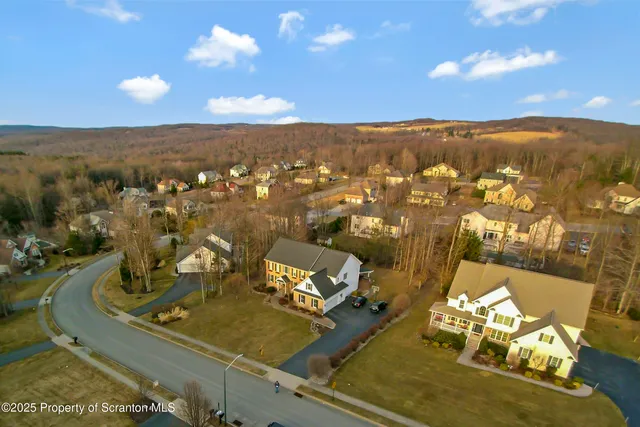 $739,000 | 708 Clover Lane, Moscow, PA 18444