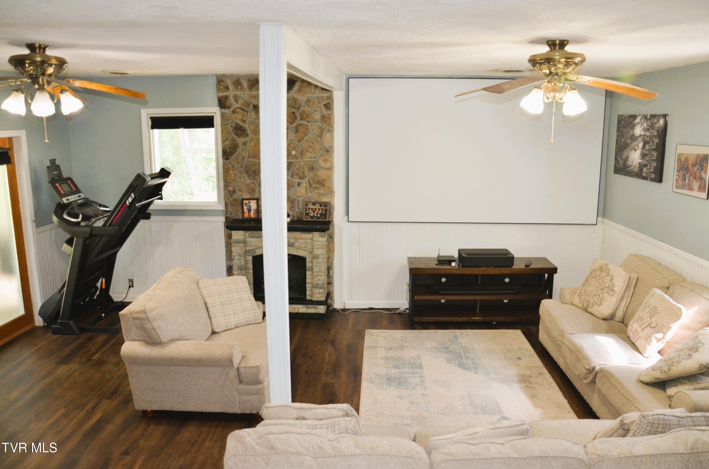 6081 Pole Bridge Road Wise, VA 24293 - Photo 11 of 23 DSC_0707
