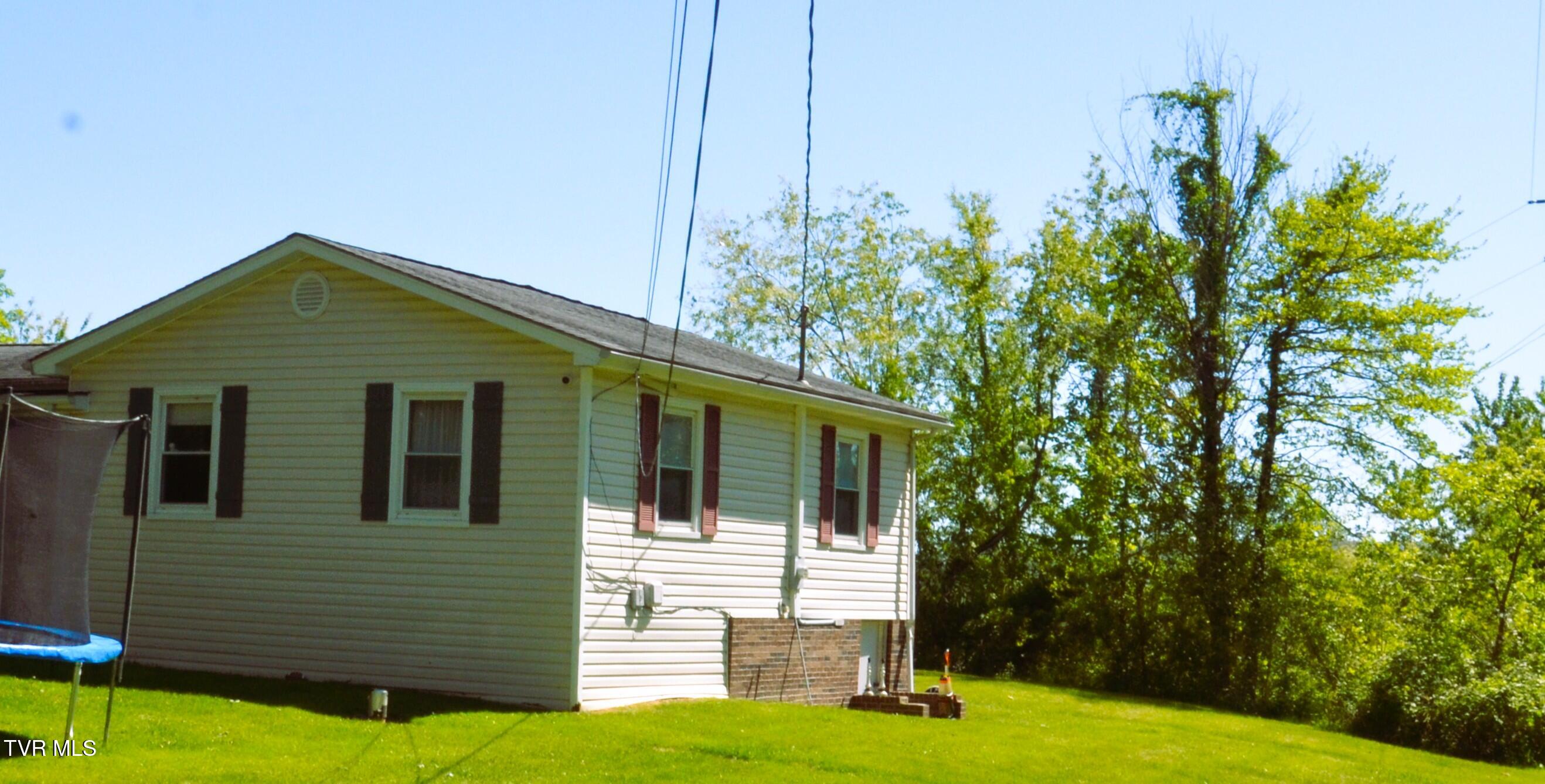 6081 Pole Bridge Road Wise, VA 24293 - Photo 2 of 23 DSC_0696