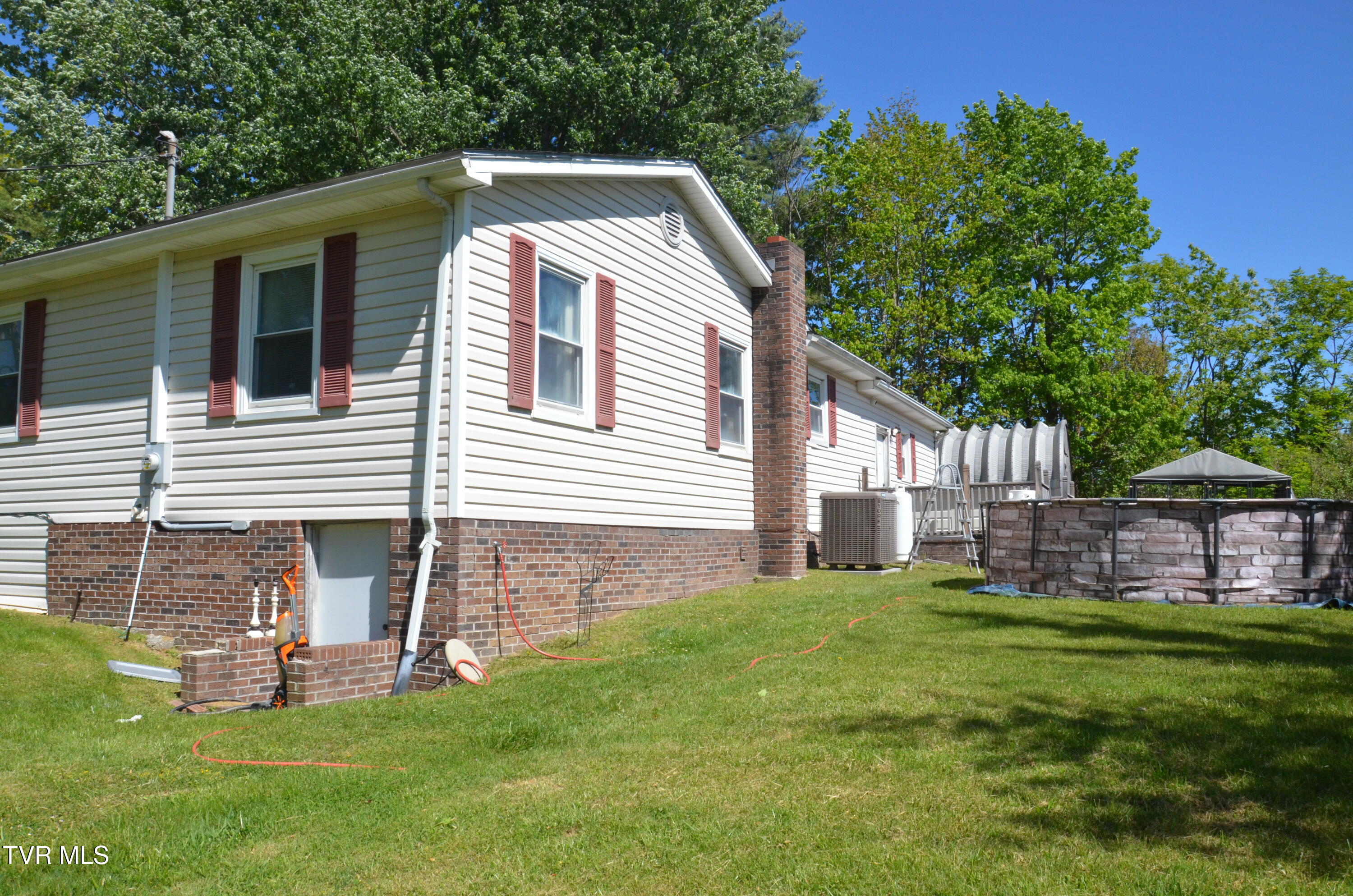 6081 Pole Bridge Road Wise, VA 24293 - Photo 6 of 23 DSC_0700