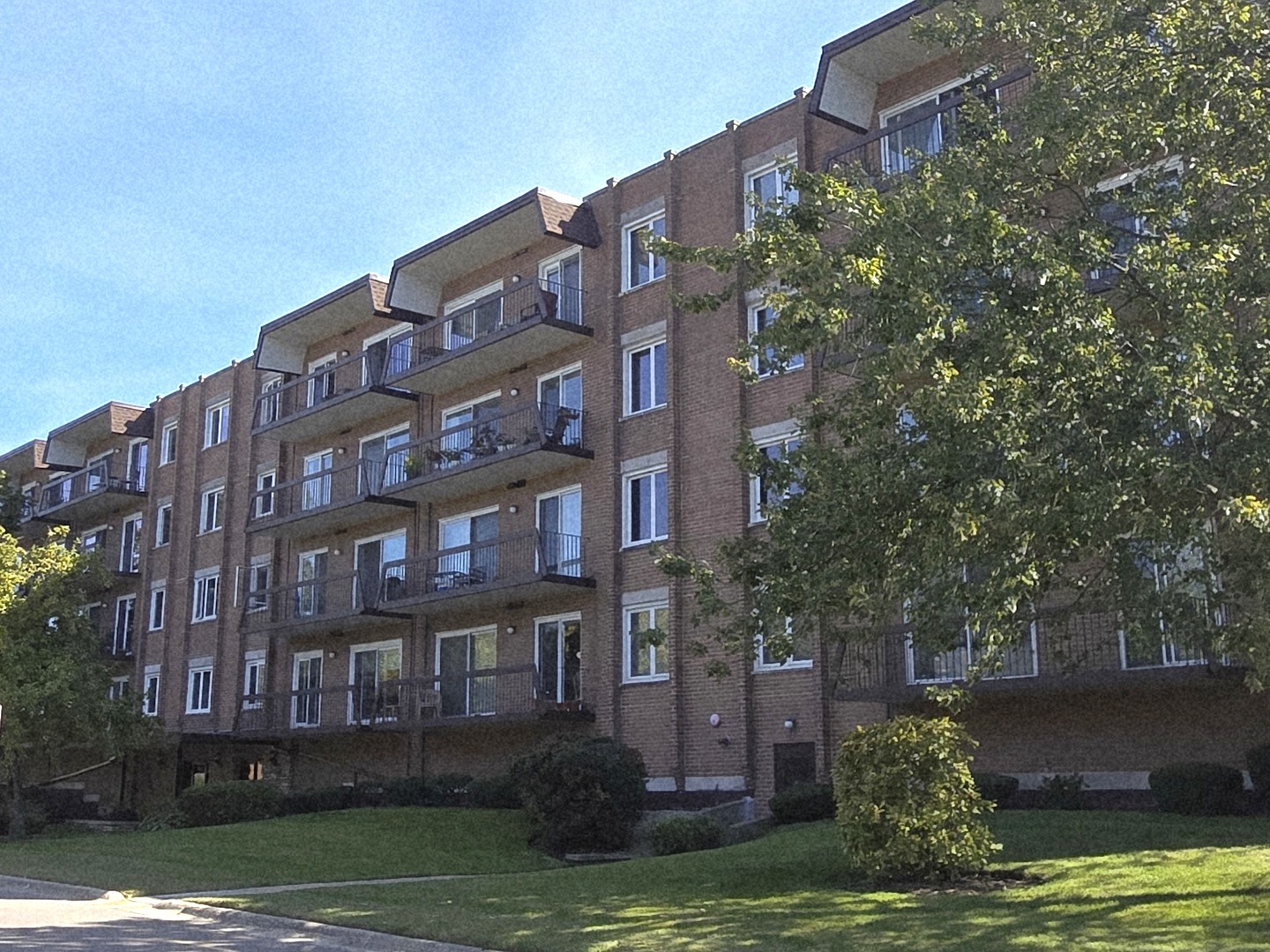 8101 West Courte Drive, Unit 307 Niles, IL 60714 - Photo 1 of 5