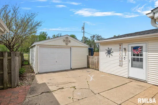 $159,900 | 1705 Fairfield Drive, Springfield, IL 62702
