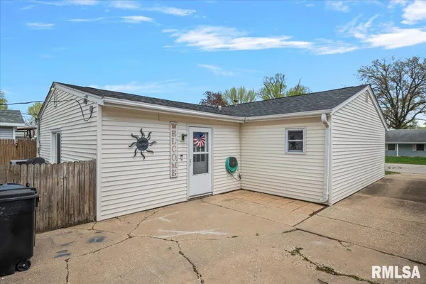 $159,900 | 1705 Fairfield Drive, Springfield, IL 62702
