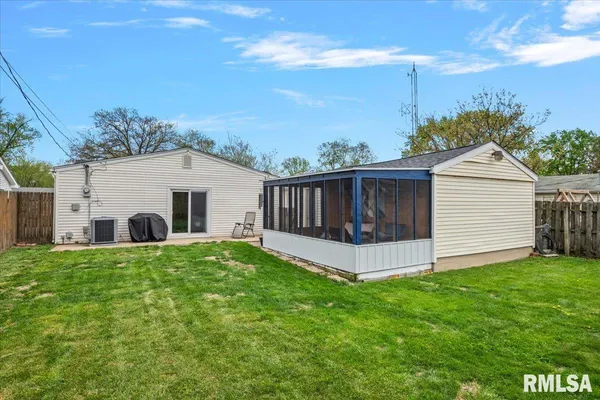 $159,900 | 1705 Fairfield Drive, Springfield, IL 62702