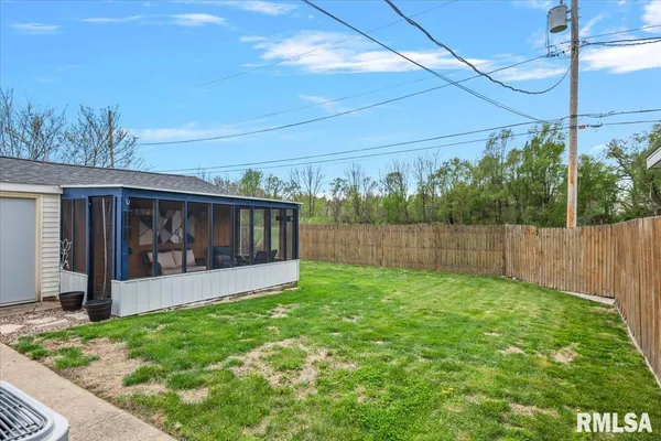 $159,900 | 1705 Fairfield Drive, Springfield, IL 62702
