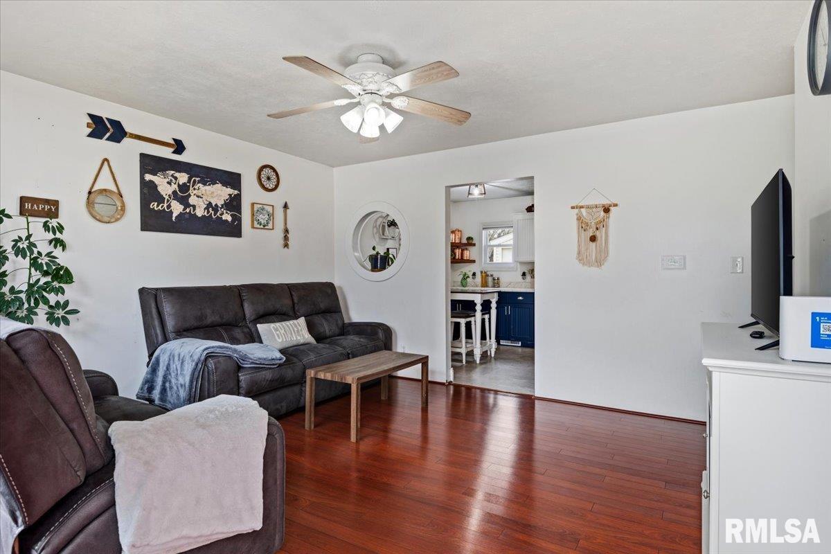 1705 Fairfield Drive Springfield, IL 62702 - Photo 4 of 31