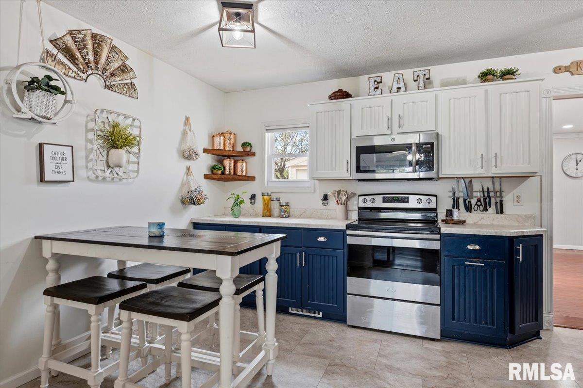 1705 Fairfield Drive Springfield, IL 62702 - Photo 8 of 31