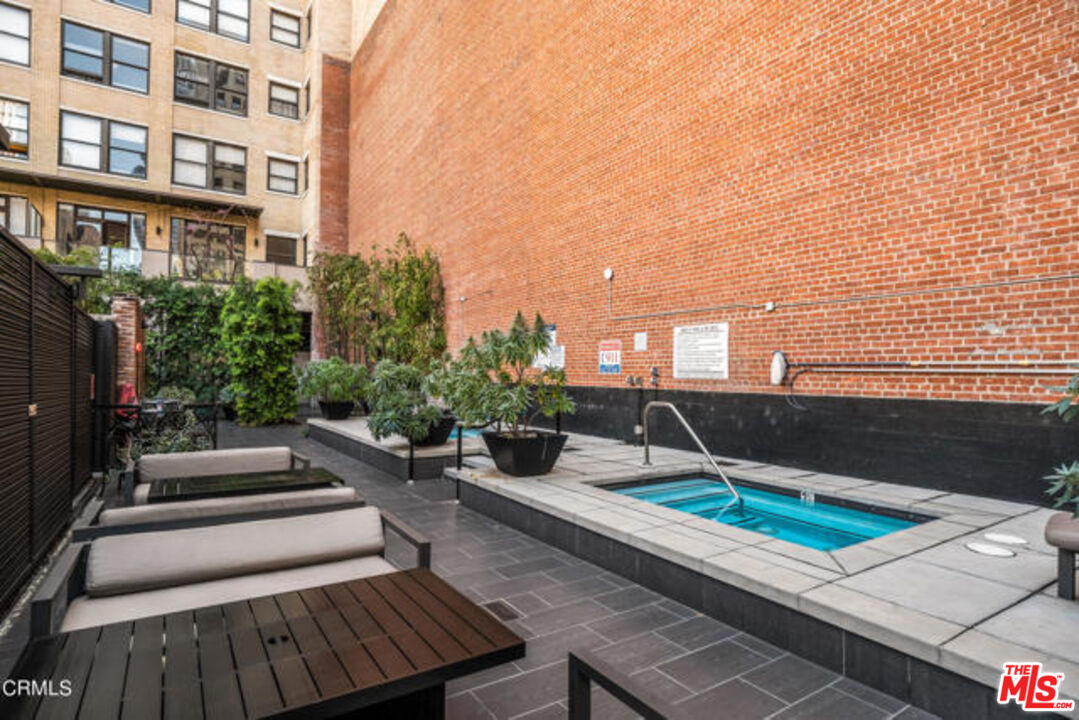 460 South Spring Street, Unit 601 Los Angeles, CA 90013 - Photo 17 of 18