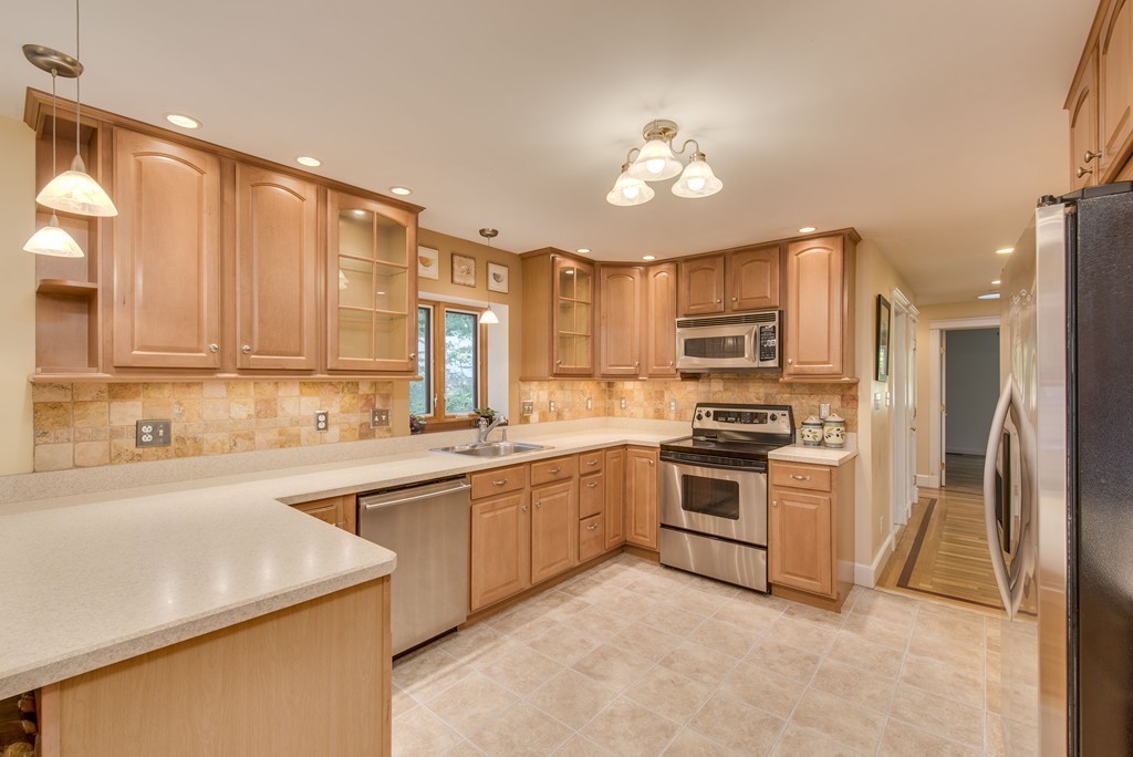 41 Liberty Pole Road Hingham, MA 02043 - Photo 5 of 13 Gallery Image 5