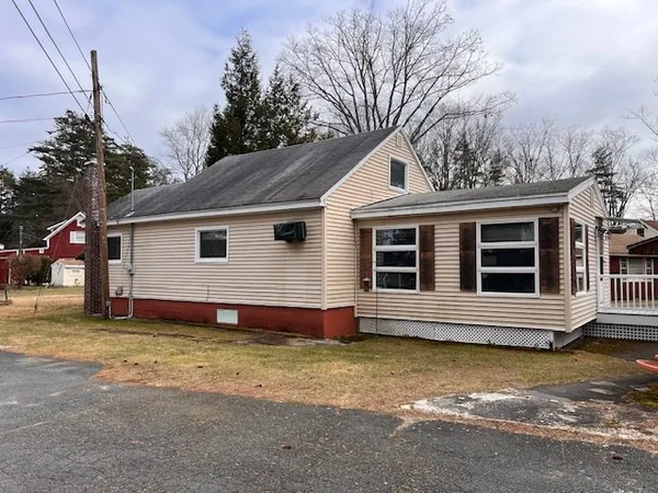 $1,900 | 59 South Shore Drive, Unit 1, Orange, MA 01364