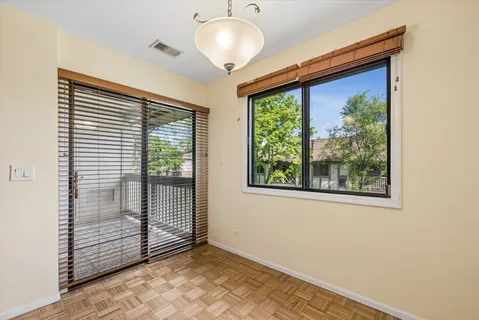 $275,000 | 826 Thornton Court, Unit 2AL, Schaumburg, IL 60193