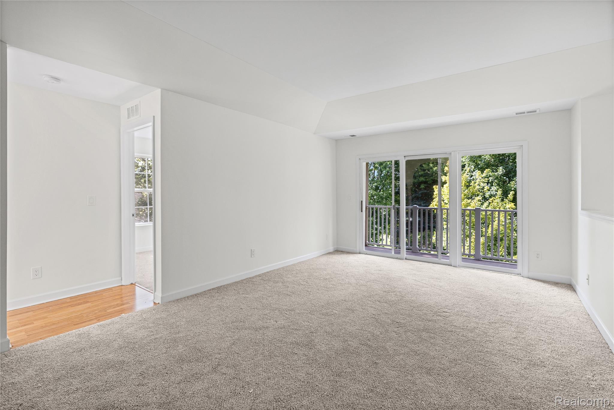 4163 Hampton Ridge Boulevard Howell, MI 48843 - Photo 8 of 23 4163 Hampton Ridge Blvd 31.jpg