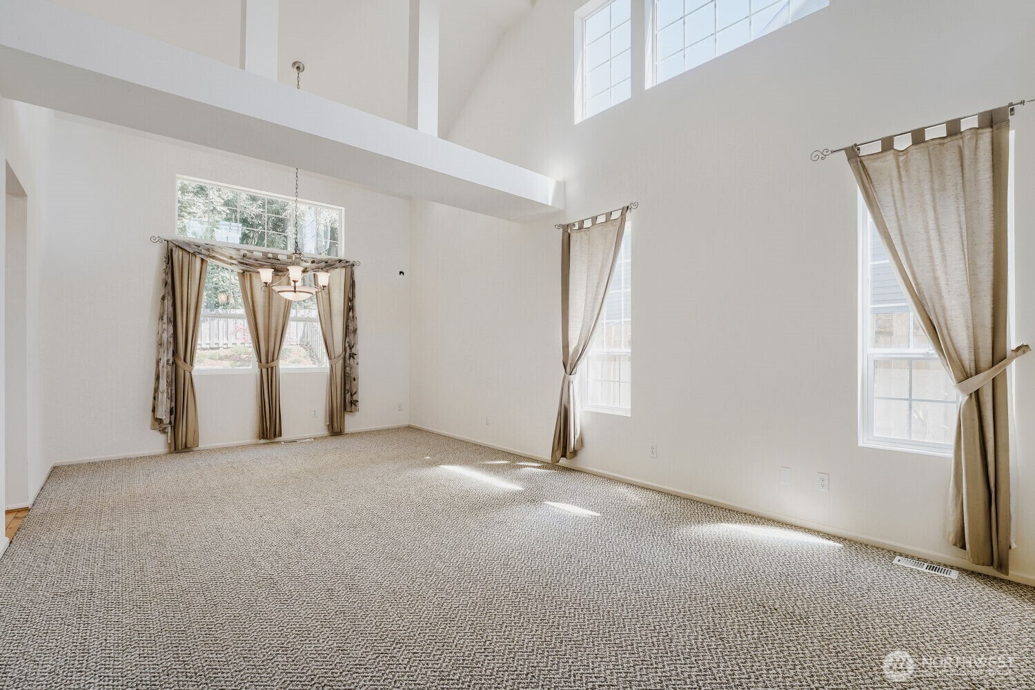 27426 Maple Ridge Way Southeast Maple Valley, WA 98038 - Photo 5 of 30